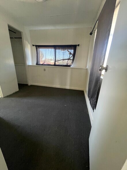 Building Photo - 1305 W Benson Ave