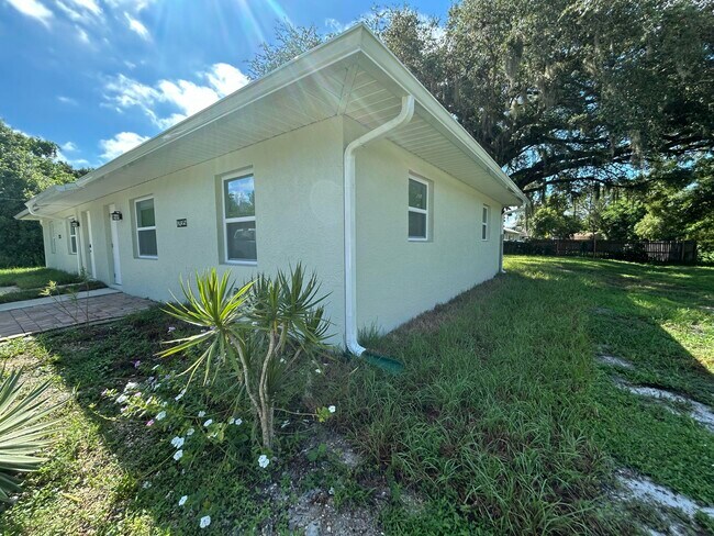 Building Photo - 2135 Sibley Ave