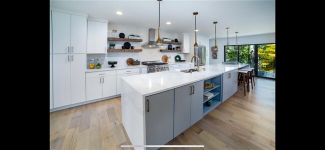 Building Photo - 414 Shorecrest Dr