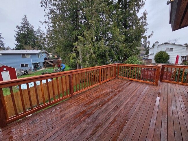 Building Photo - 2136 N 187th St