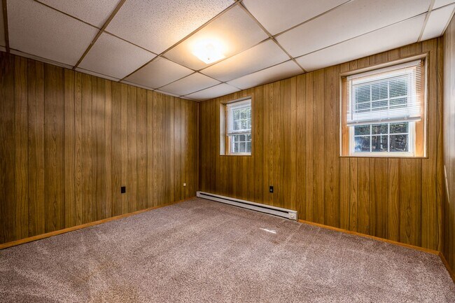 Building Photo - 480 Spruce Hollow Rd