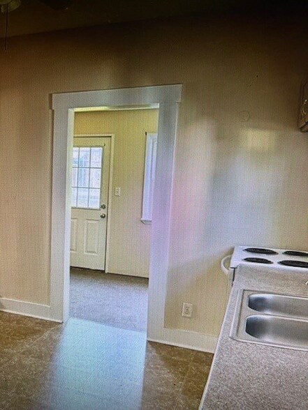 Building Photo - 423 S 2nd St