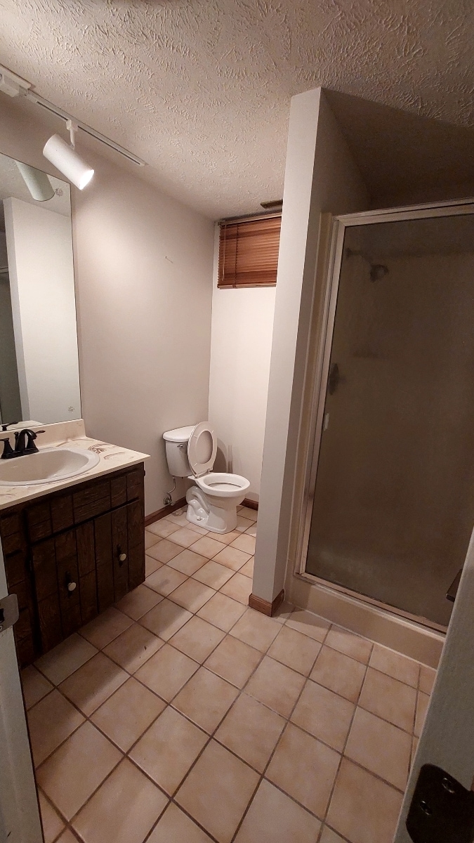 Building Photo - 866 S 156th Ave