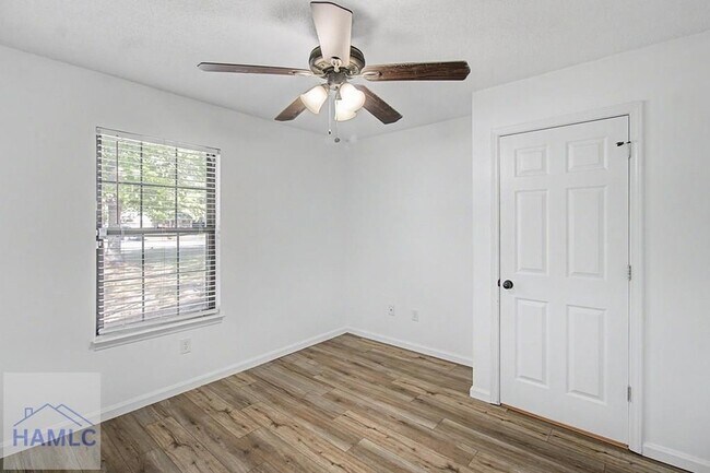 Building Photo - 219 Kevin Rd