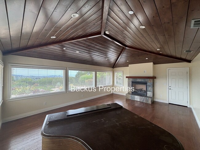 Building Photo - Stunning three bedroom home in picturesque...