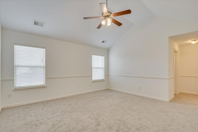 Building Photo - 476 Lory Ln