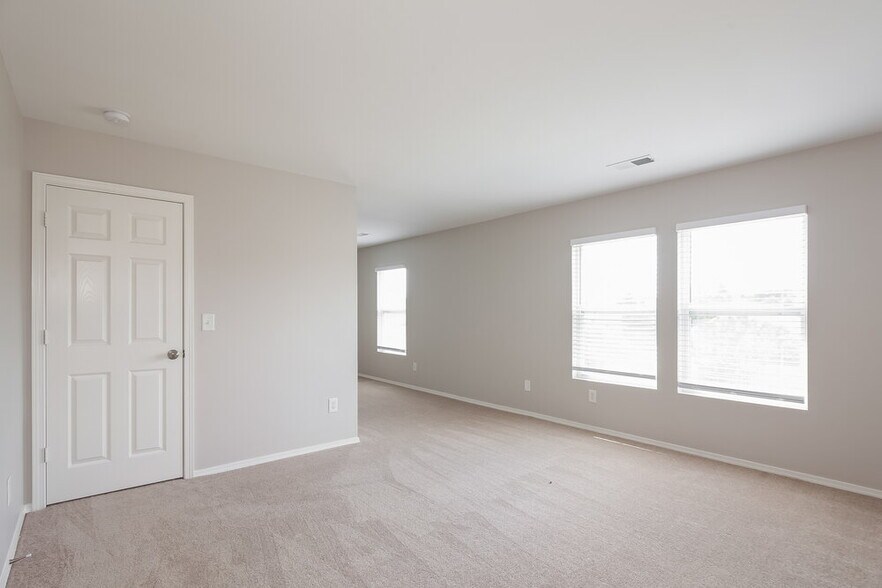 Building Photo - 2118 Buckleigh Dr