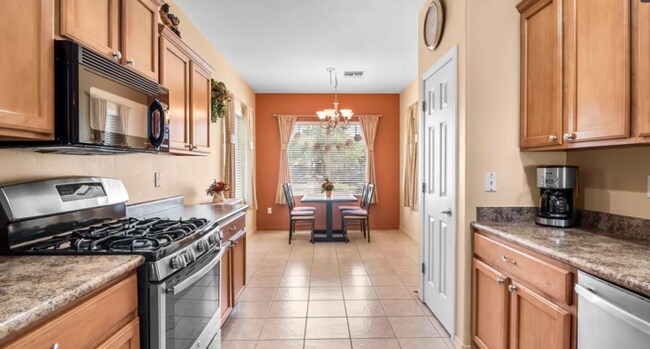 Building Photo - 4 bedroom 2 bath house