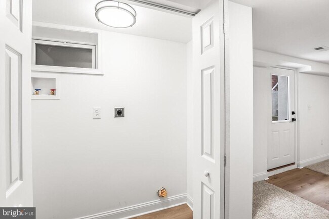 Building Photo - 313 Windsor Ct