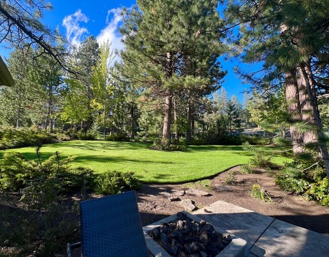 Building Photo - A Rare Offering in Bend’s Most Desirable A...