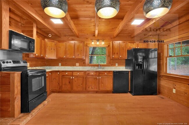 Building Photo - 5812 Stoneridge Rd