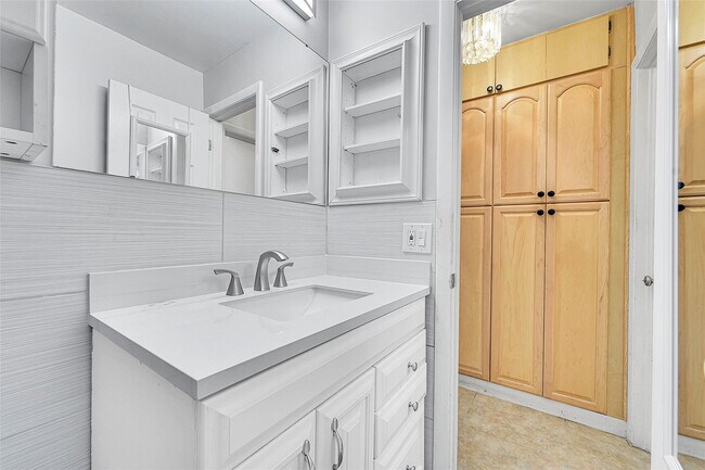 Building Photo - 7255 NW 8th Ct