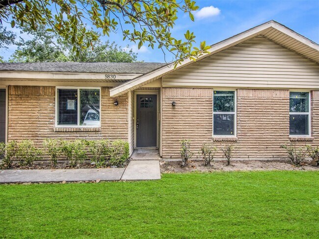 Building Photo - 5830 Ettrick Dr