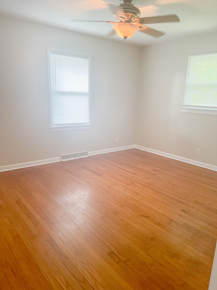 Building Photo - 18 Jon St