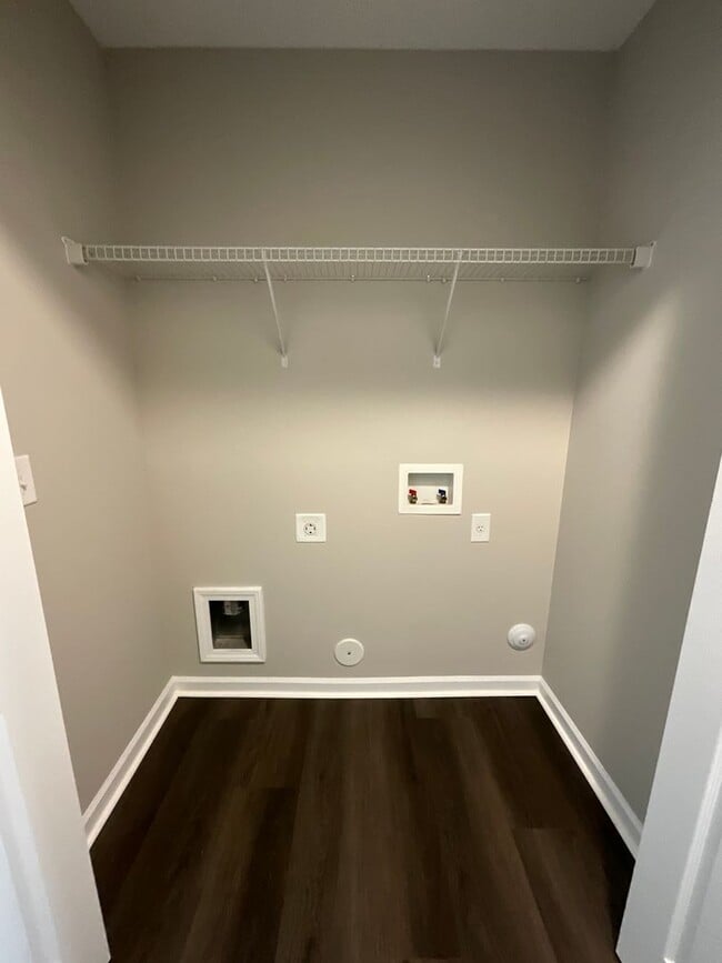 Building Photo - Charming One level 3/2 Home in Oakhurst in...