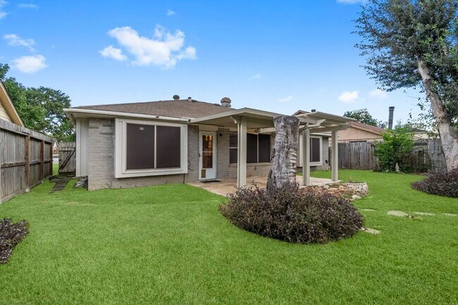 Building Photo - 18703 Lippizaner Dr