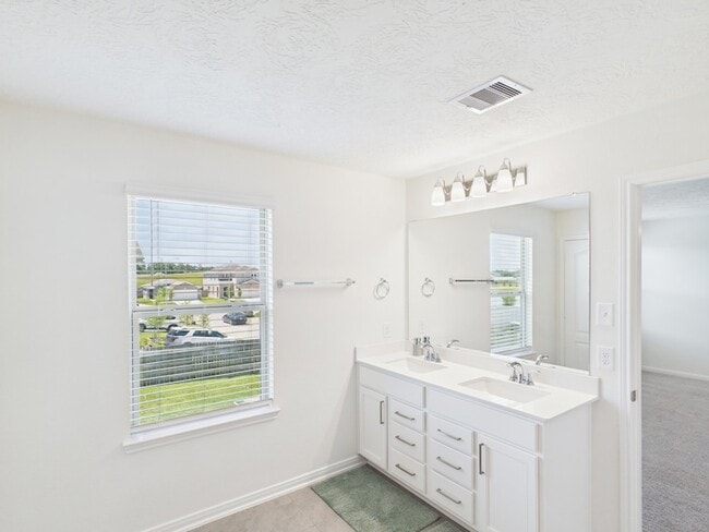 Building Photo - 15643 Fellswood Dr