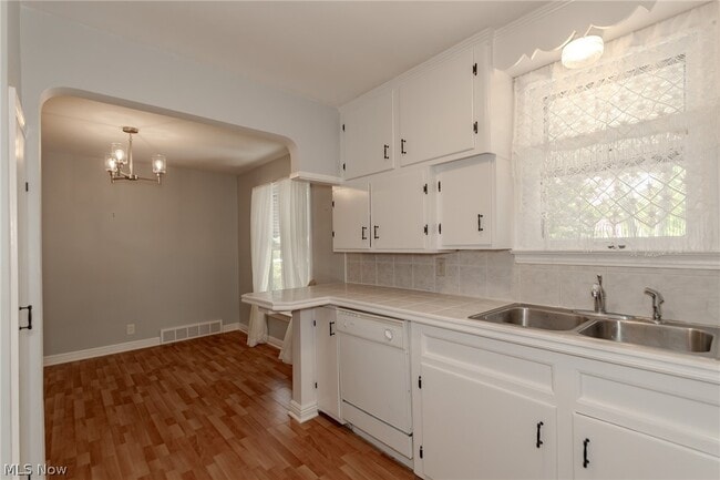 Building Photo - 1752 Brainard Rd