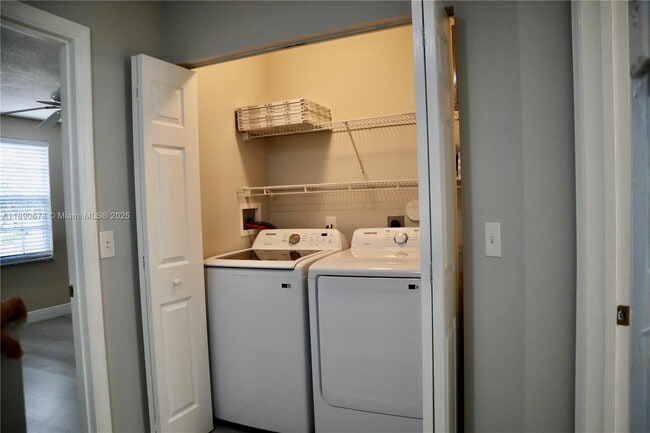 Building Photo - 8656 Southgate Shores Cir