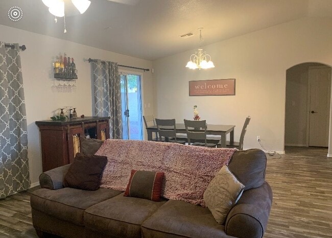 Building Photo - Beautiful Fairway Estates 3-Bed Home with ...