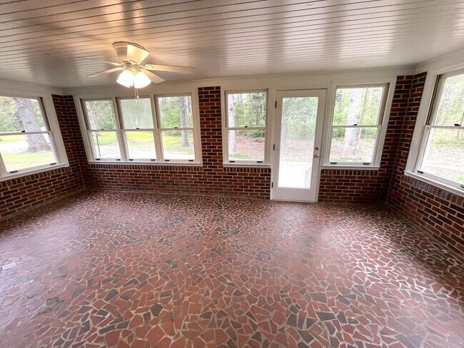 Building Photo - 1605 Cherokee Rd