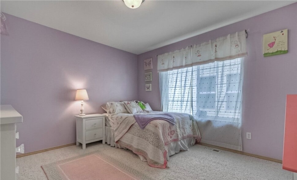 Building Photo - Beautiful Renton Home with A/C Available from now to 5/4/26