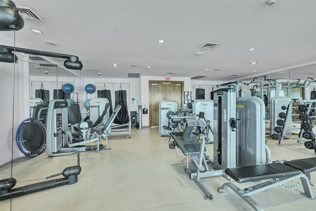 Building Photo - 101 S Fort Lauderdale Beach Blvd