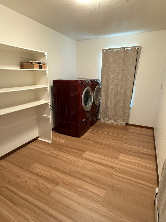 Building Photo - Green House