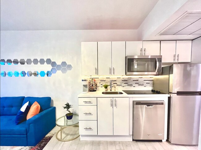 Kitchen - 1601 Meridian Ave