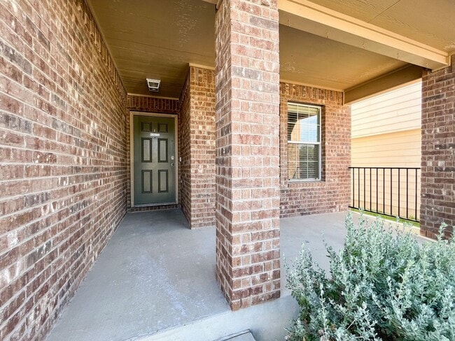 Building Photo - *PENDING* Spacious Home in Yowell Ranch