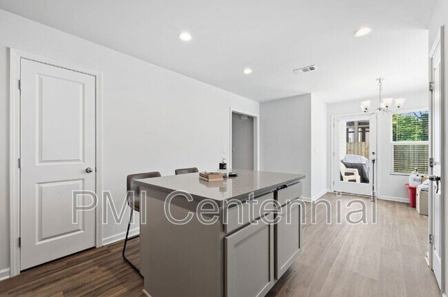 Building Photo - 1120 Wedgewood Dr NW