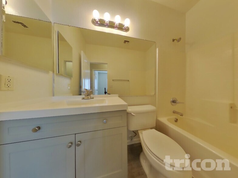 Building Photo - 11910 W Jackson St