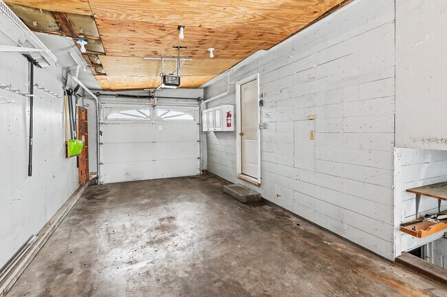 Building Photo - For Rent – 4 Bed 2 Bath Home
