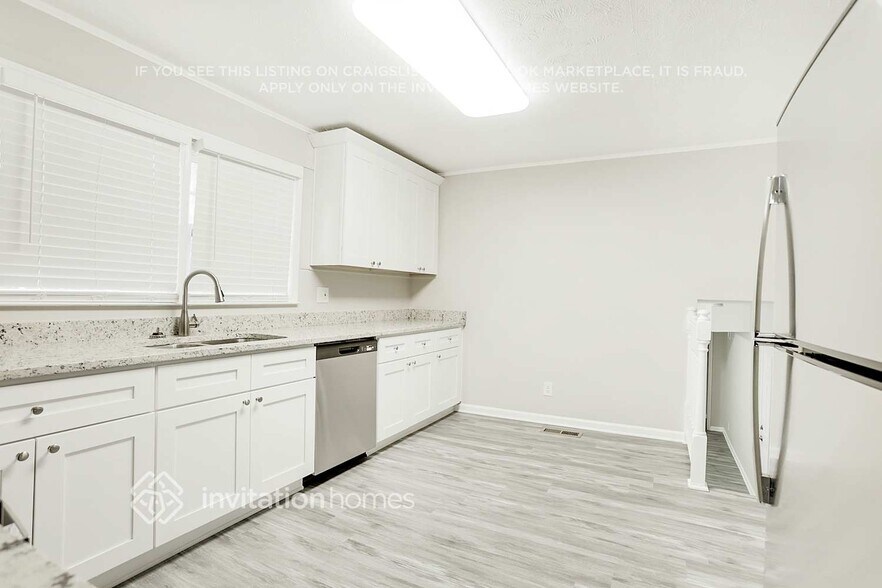Building Photo - 3269 Robin Hood Ln
