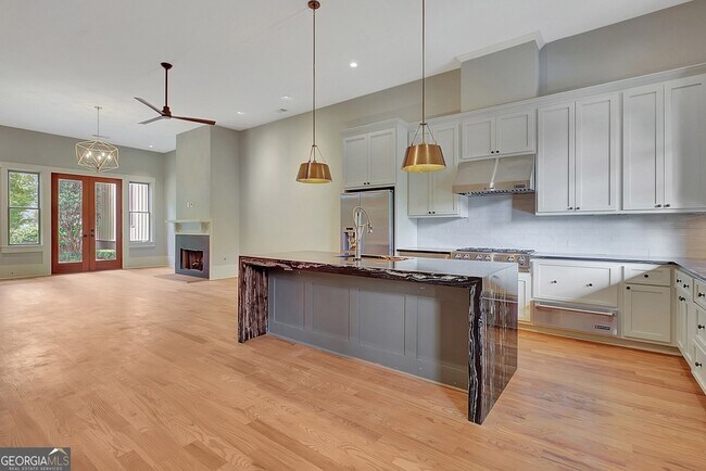 Building Photo - 10659 Serenbe Ln