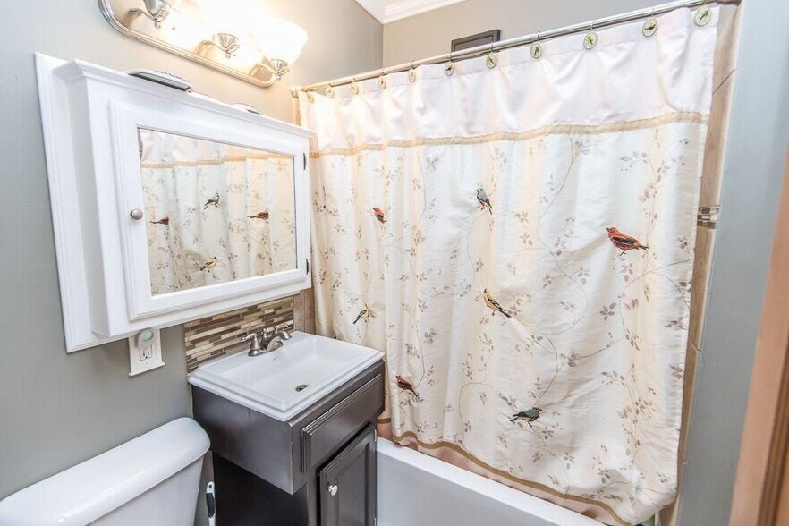 Building Photo - 537 N 59th St