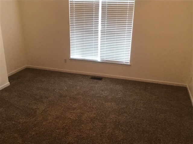Building Photo - 408 Jameswood Ct