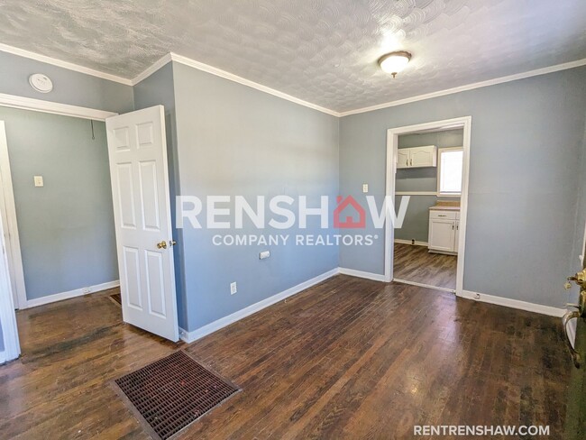 Building Photo - Accepting Section 8 Vouchers - 1891 Clover...