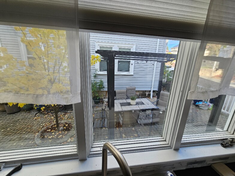 Building Photo - 536 Mt Auburn St