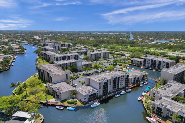 Building Photo - 6 Royal Palm Way