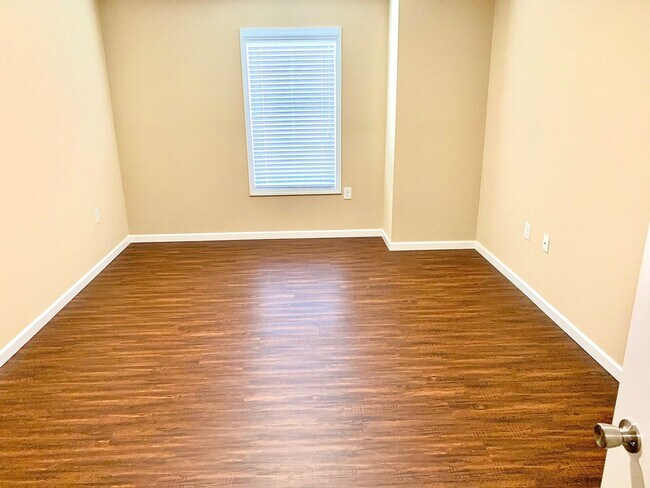 Building Photo - Duplex 2 Bedroom / 2Bath  Johnson City