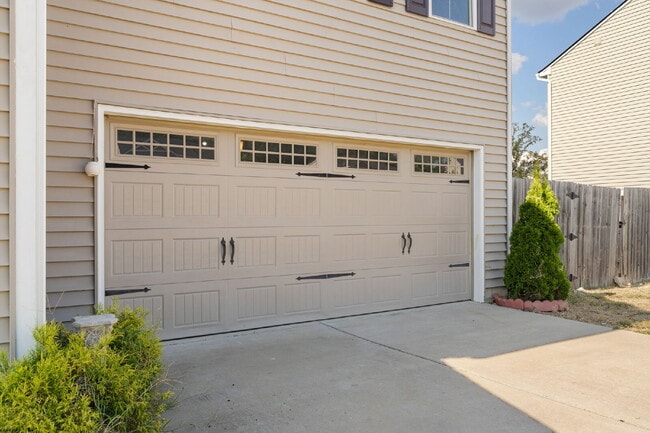 Building Photo - Spacious 4-Bedroom Home for Rent in Prime ...