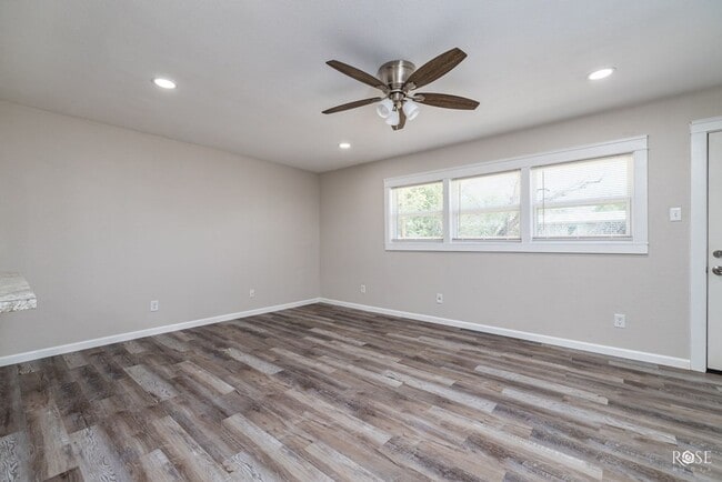 Building Photo - NOW AVAILABLE - 3 Bedroom Home in College ...