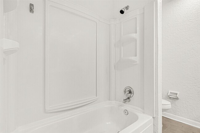 Building Photo - 2022 Lakewood Ct