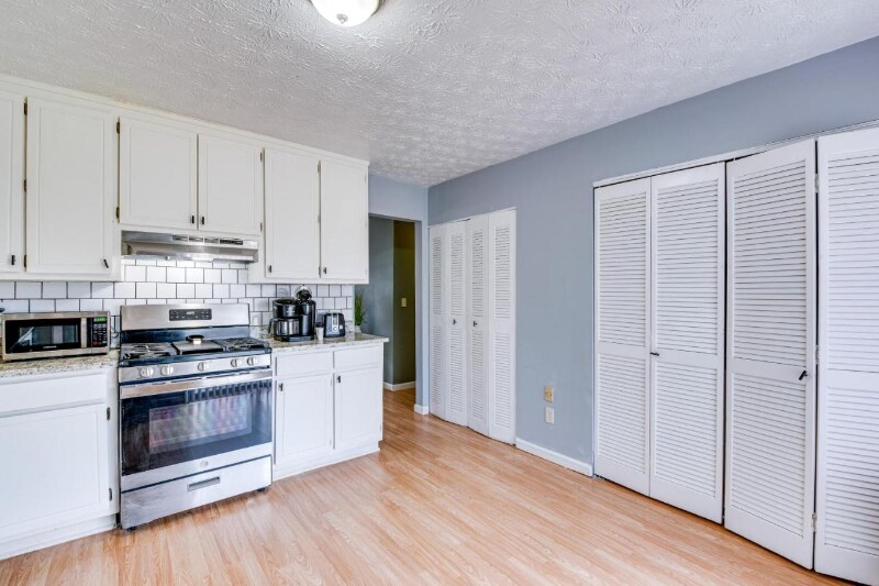 Building Photo - 1735 Nutmeg St