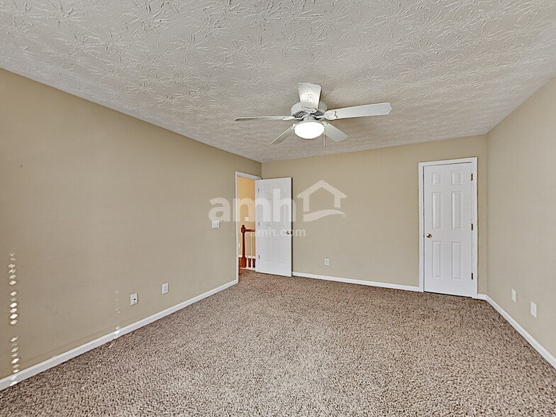 Building Photo - 158 Village Trace