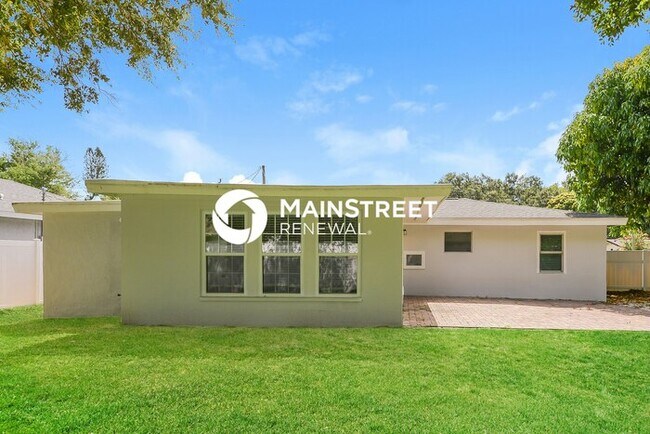 Building Photo - 3 Bedroom Pet-Friendly Home in SARASOTA, F...