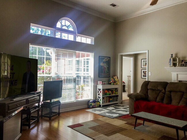 Building Photo - Available now! Evans Home in Greenbrier School District!