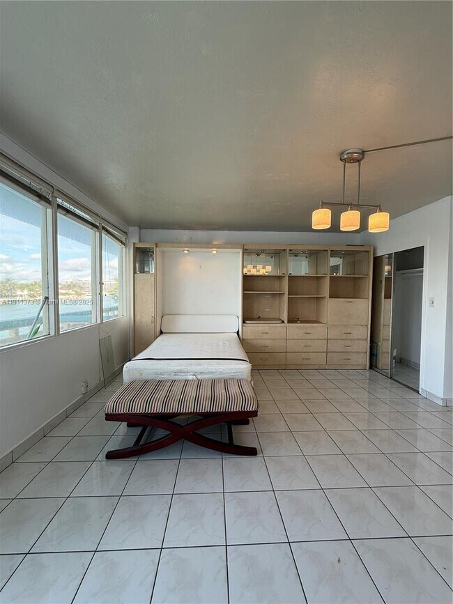 Building Photo - 6484 Indian Creek Dr