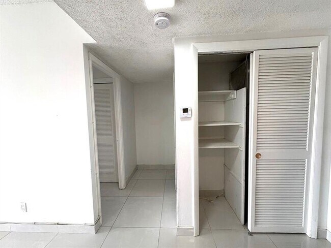 Building Photo - 1455 N Treasure Dr